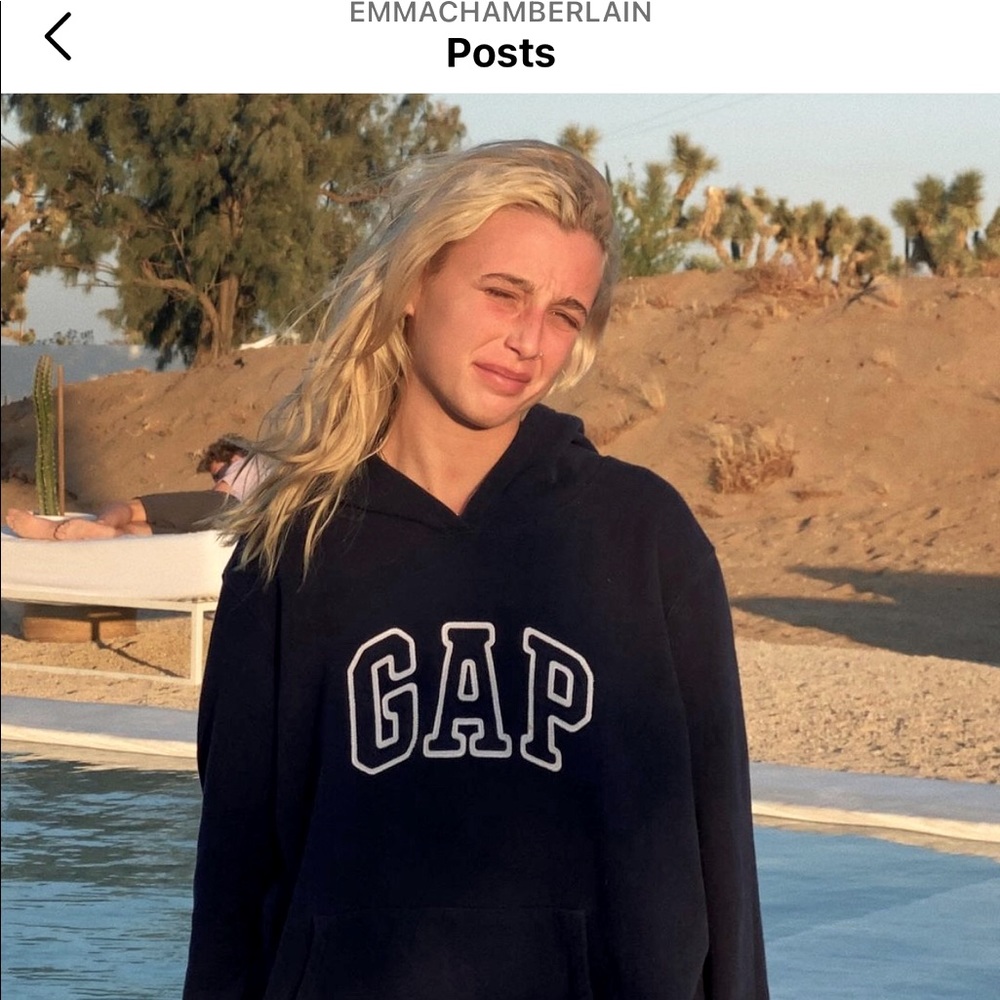 Emma chamberlain vintage gap hoodie